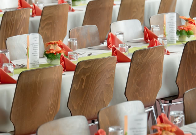 Table with decorative napkins and floral arrangments